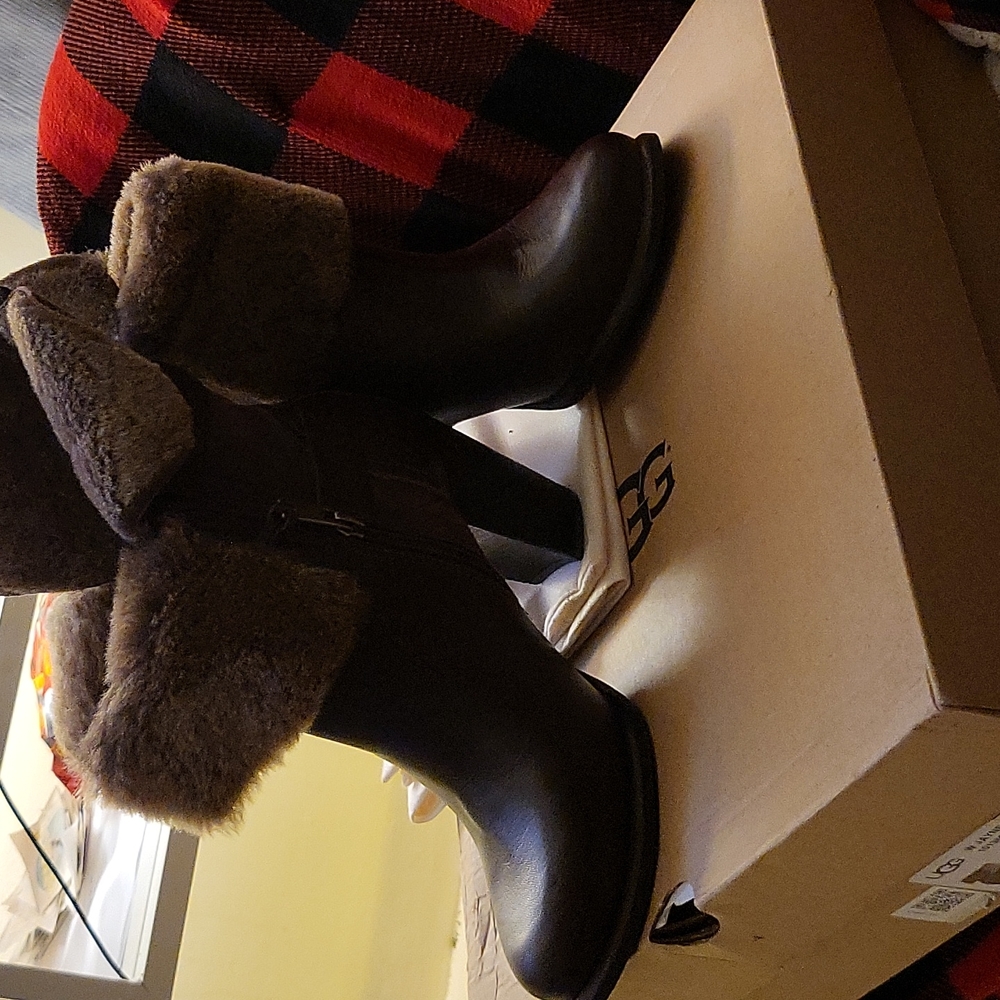 Immaculate NEVER WORN Ugg Jayne Boots (Wide)